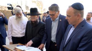 US Secretary of Energy Rick Perry Visits the Western Wall Photo credit The Western Wall Heritage Foundation