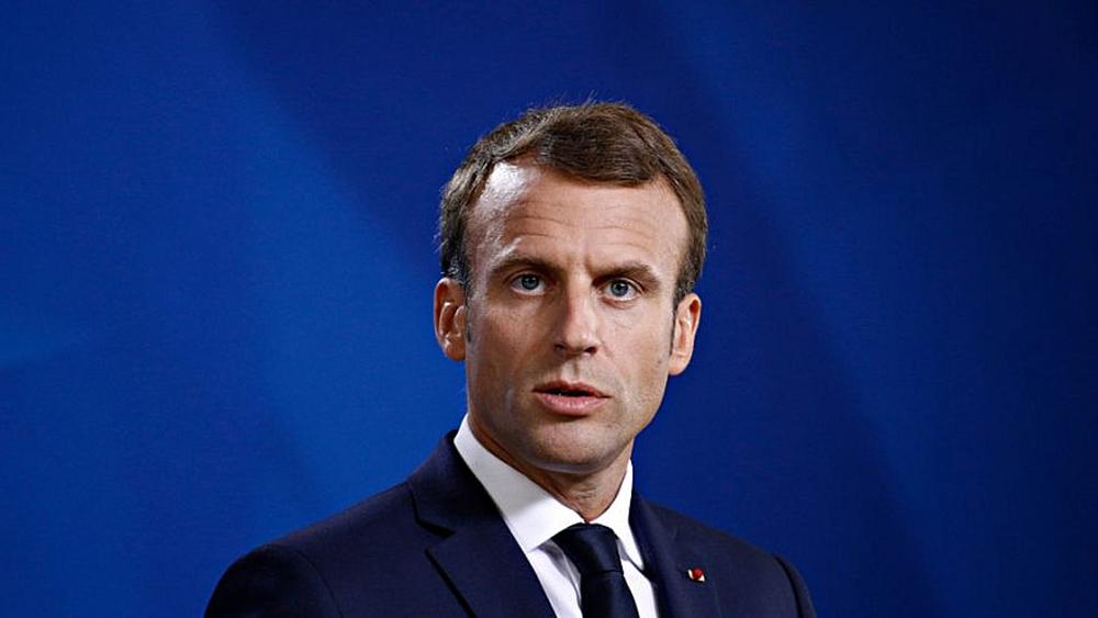 Passing the Buck: Macron Refuses Responsibility for Fall of Government, Rejects Calls to Resign