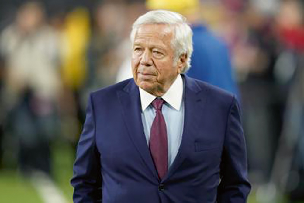 Robert Kraft Establishes Blue Square Scholars Program At Yeshiva 