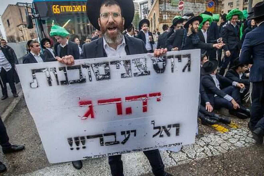 Ultra-Orthodox Jews protest against proposals for joining the IDF. Photo by Oren Ben Hakoon