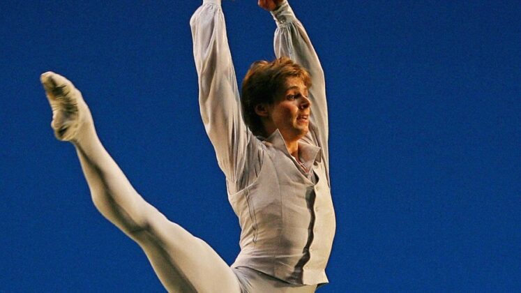 Famous Ballet Dancer And Putin Critic Vladimir Shklyarov Falls Out Of ...