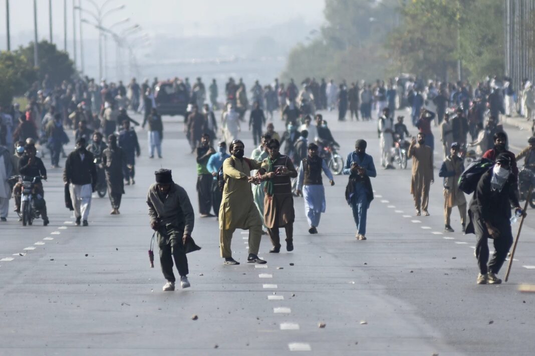 Pakistani authorities start clearing Imran Khan supporters from the capital after deadly clashes