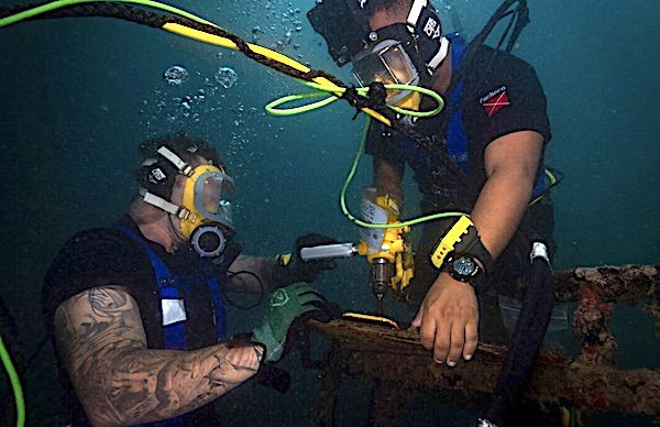 A U.S. Navy diver assigned to Mobile Diving Salvage Unit (MDSU) 1 and a Mexican navy diver conduct hot tap training during Rim of the Pacific (RIMPAC) 2022 at Pearl Harbor. (U.S. Navy photo by Chief Mass Communication Specialist Eric Chan)